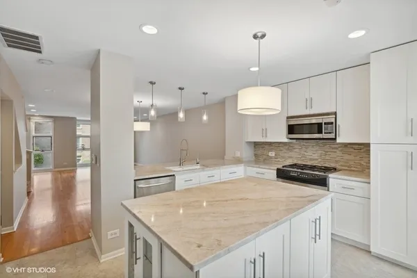 $6,500 | 2335 North Wayne Avenue, Chicago, IL 60614