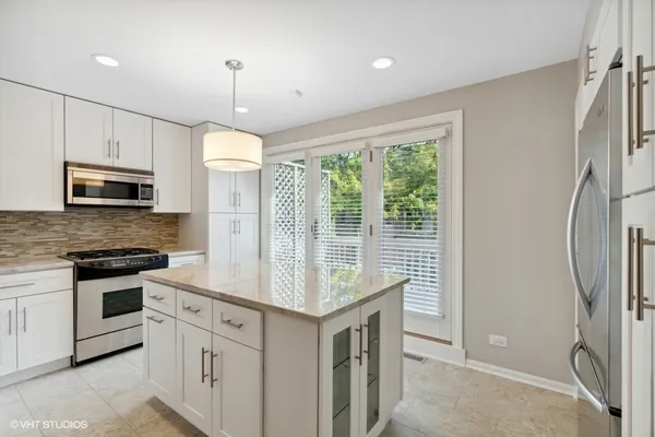 $6,500 | 2335 North Wayne Avenue, Chicago, IL 60614