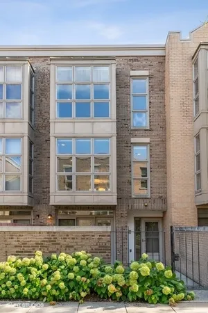 $6,500 | 2335 North Wayne Avenue, Chicago, IL 60614