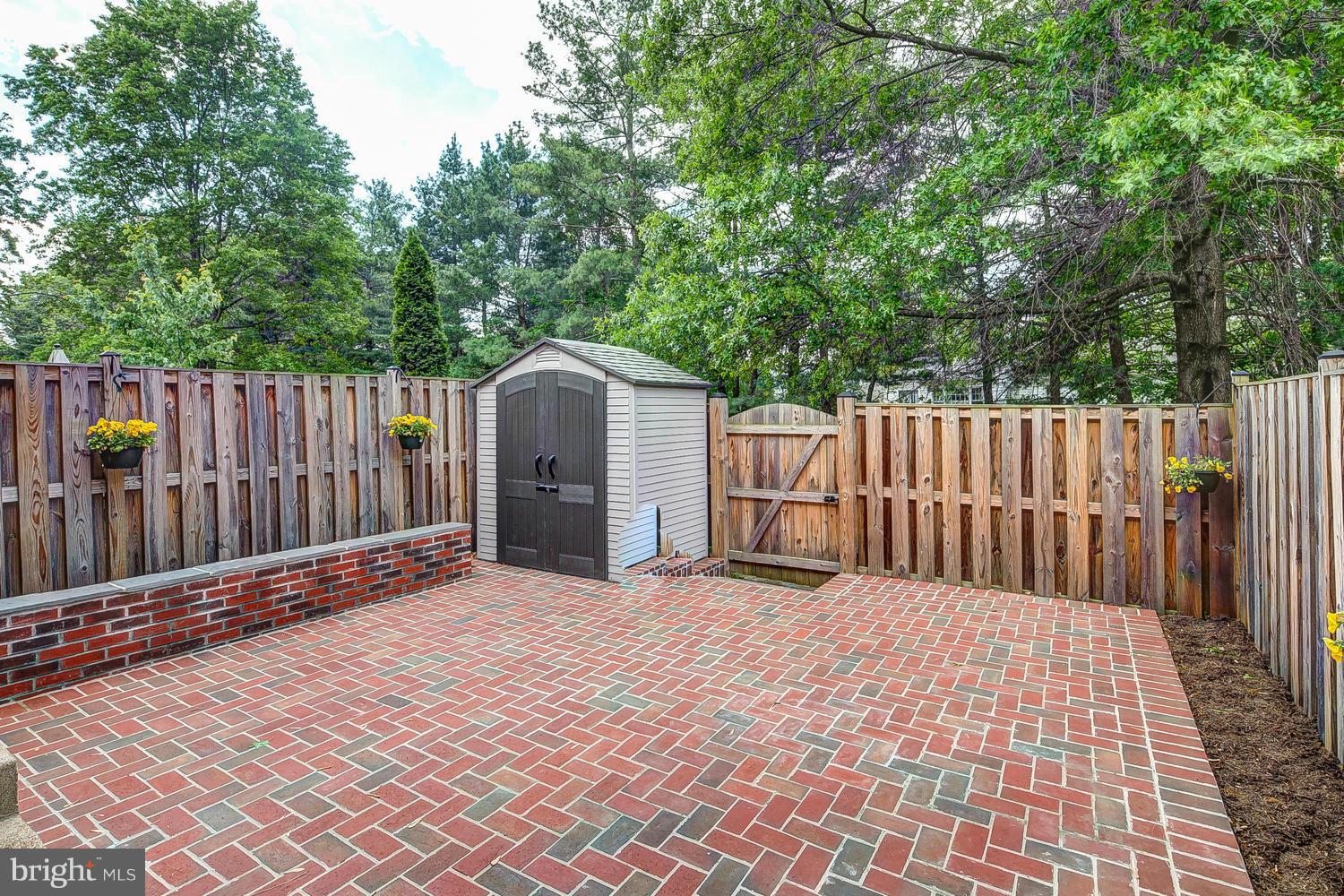8060 Powderbrook Lane Springfield, VA 22153 - Photo 25 of 30 Exterior (Rear)
