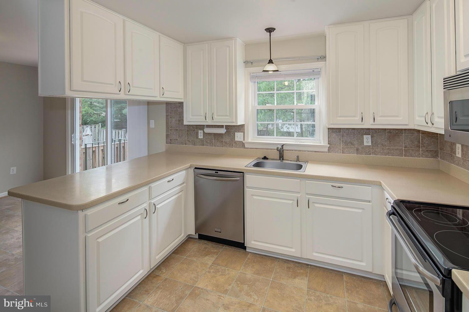 8060 Powderbrook Lane Springfield, VA 22153 - Photo 7 of 30 Kitchen