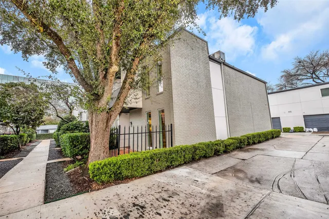 $2,300 | 1300 Augusta Drive, Unit 18, Houston, TX 77057