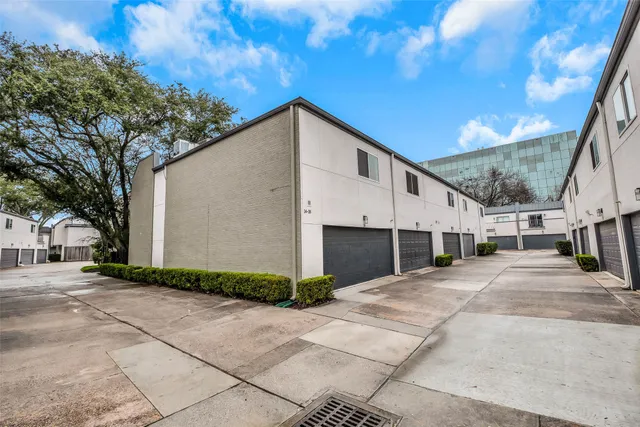 $2,300 | 1300 Augusta Drive, Unit 18, Houston, TX 77057