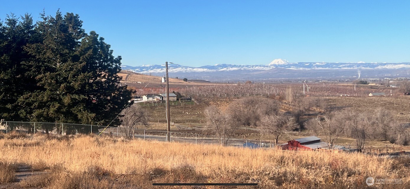 -nka Desmarais Road Moxee, WA 98936 - Photo 7 of 7 a view of lake view and mountain view