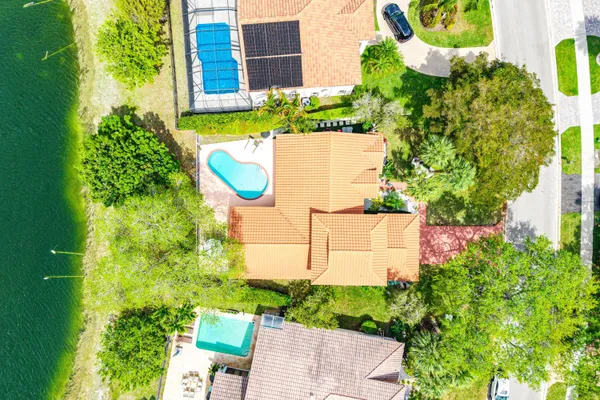 $999,000 | 7505 Northwest 65th Lane, Parkland, FL 33067