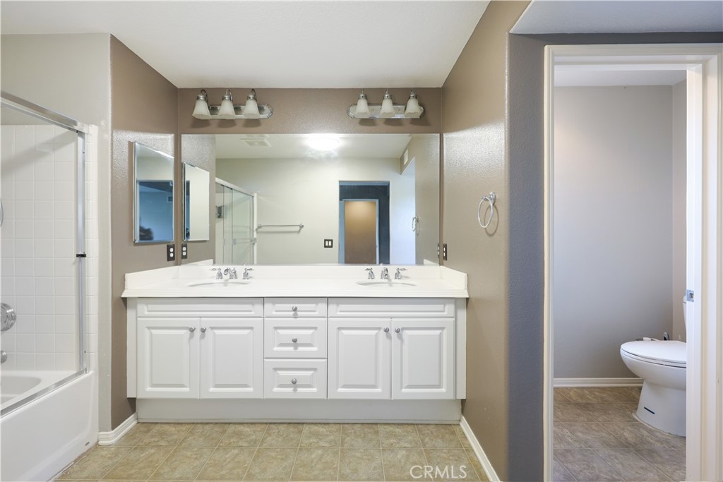 155 Zephyr Run Tustin, CA 92782 - Photo 23 of 29 3rd Bedroom Bathroom