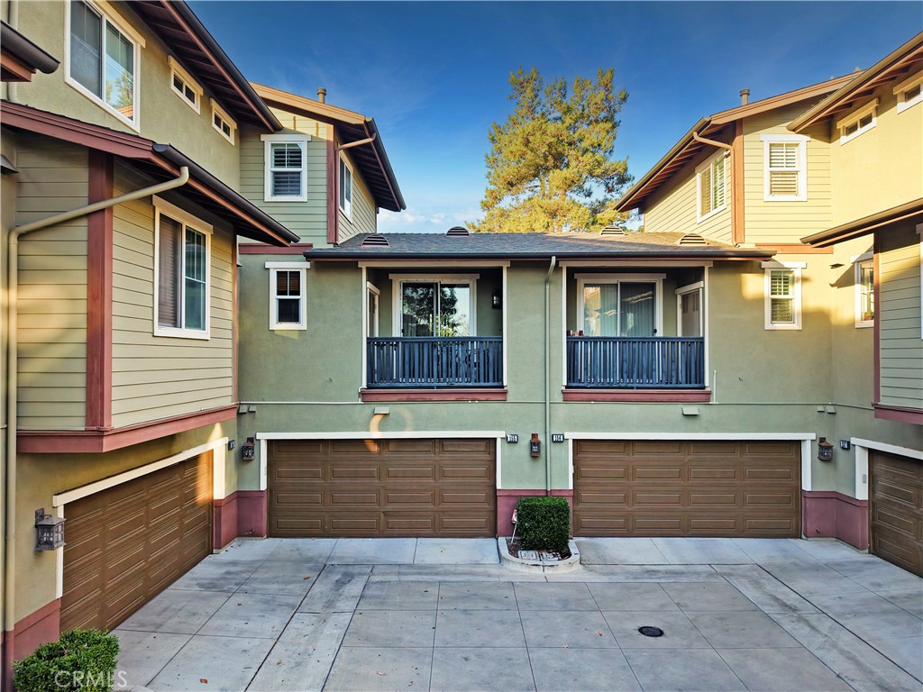 155 Zephyr Run Tustin, CA 92782 - Photo 3 of 29 Garage