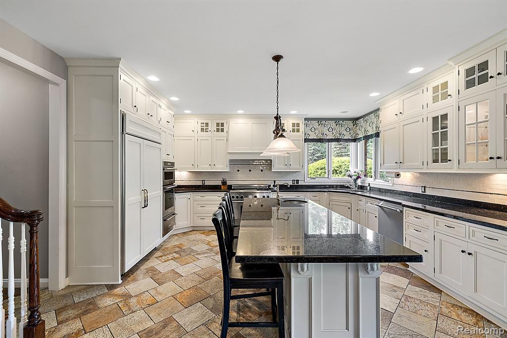 1049 Autumnview Drive Rochester, MI 48307 - Photo 17 of 74