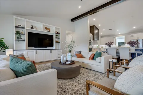 $998,000 | 432 Venture Boulevard South, Point Venture, TX 78645