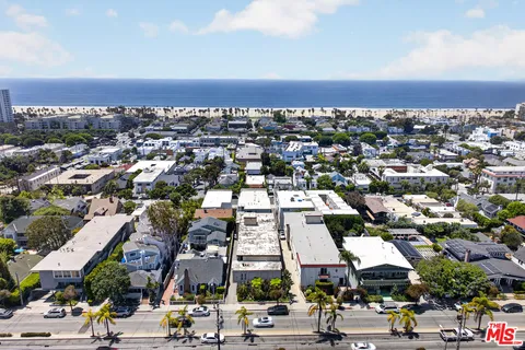 $730,000 | 2444 4th Street, Unit 4, Santa Monica, CA 90405