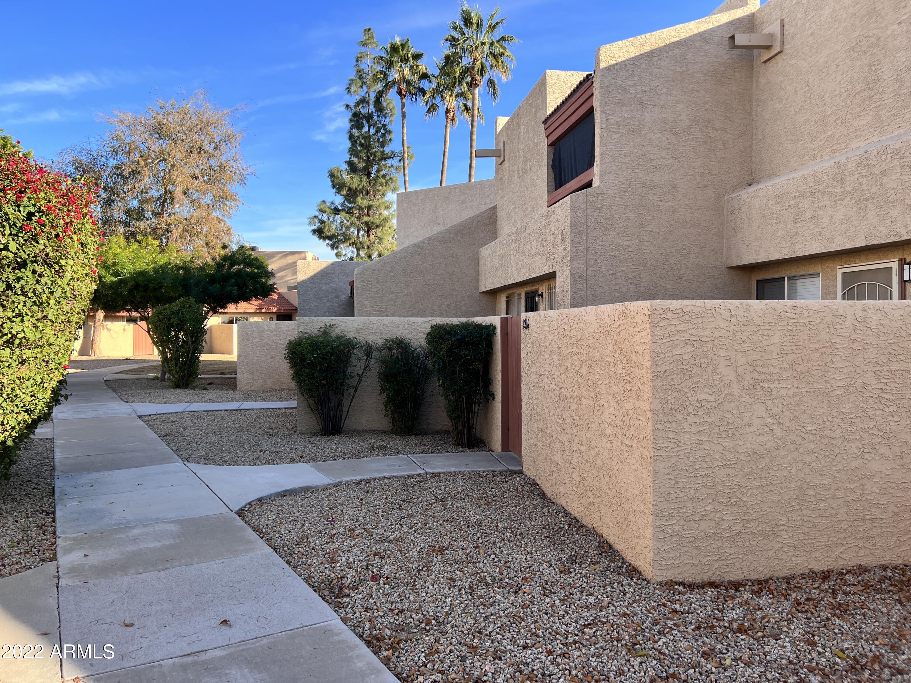 4216 West Boca Raton Road Phoenix, AZ 85053 - Photo 18 of 18 Common area to Entrance