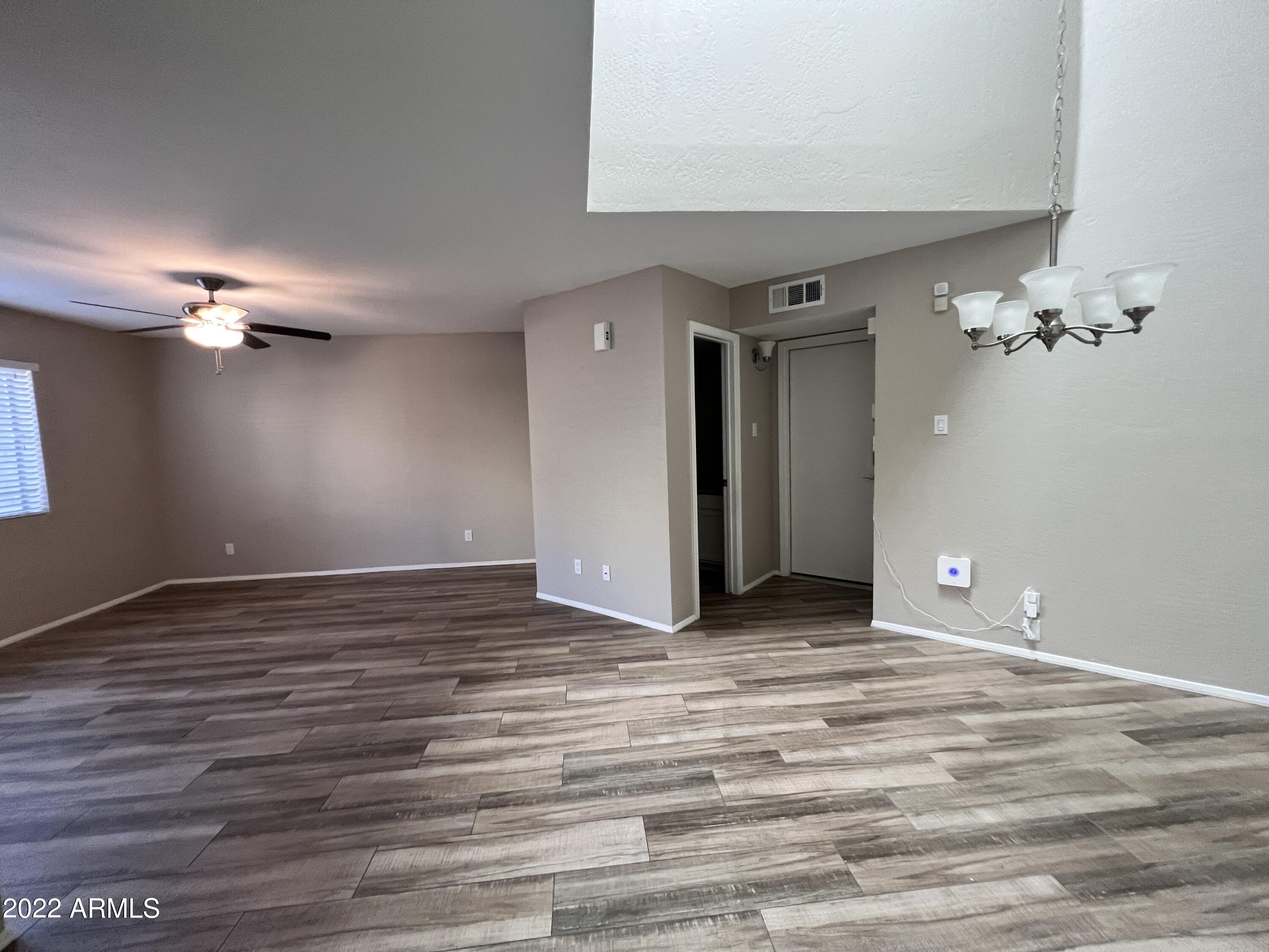 4216 West Boca Raton Road Phoenix, AZ 85053 - Photo 4 of 18 Living room