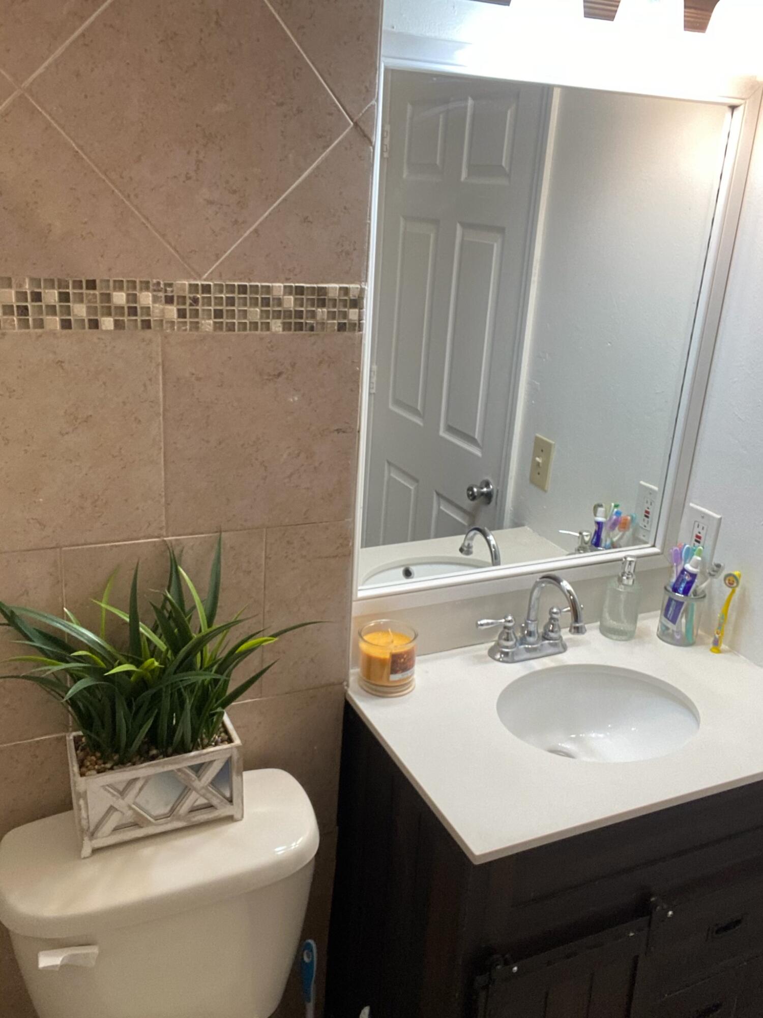 4376 Lakewood Road Lake Worth, FL 33461 - Photo 4 of 4 4376 Lakewood_Bathroom