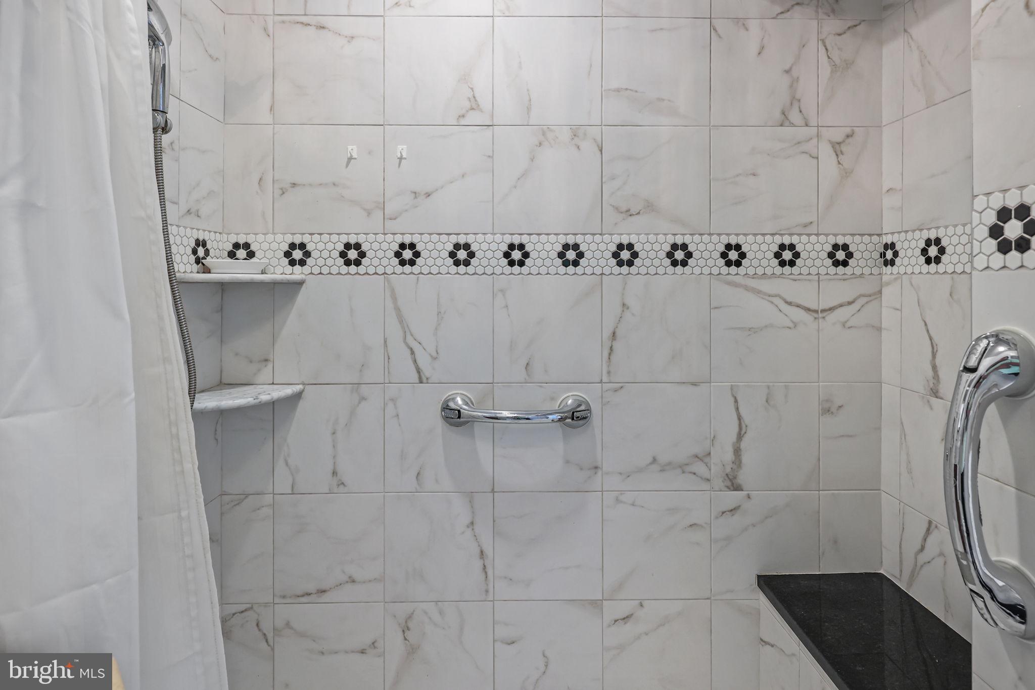 4424 Aberdale Road Philadelphia, PA 19136 - Photo 25 of 30 Main Floor bathroom