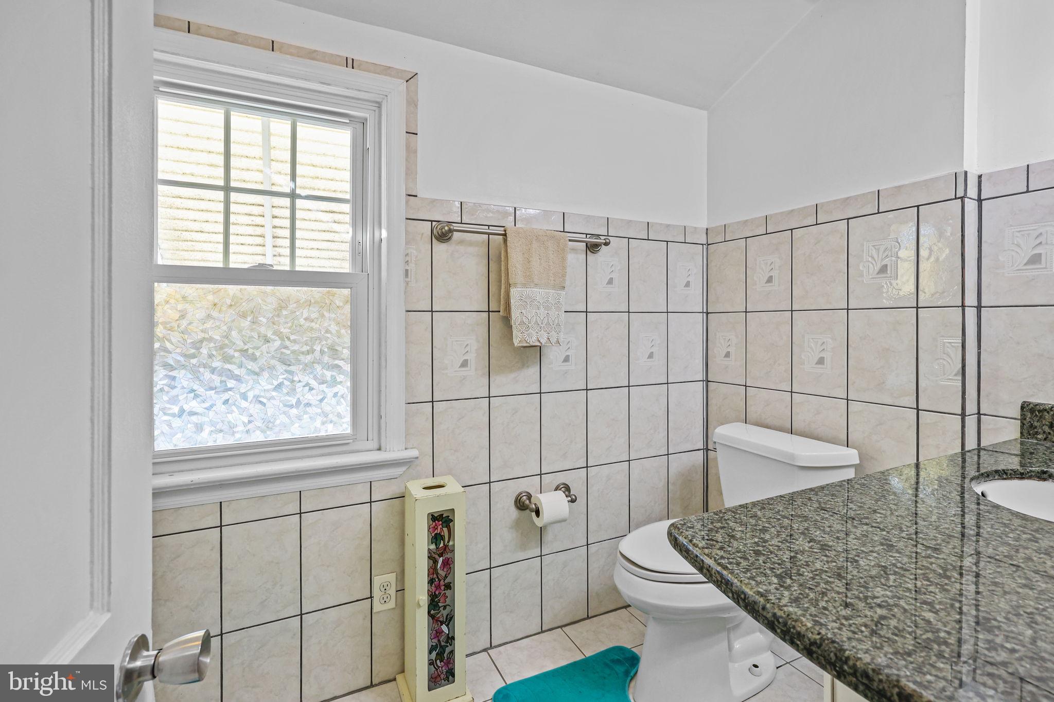 4424 Aberdale Road Philadelphia, PA 19136 - Photo 28 of 30 2nd Floor full bath