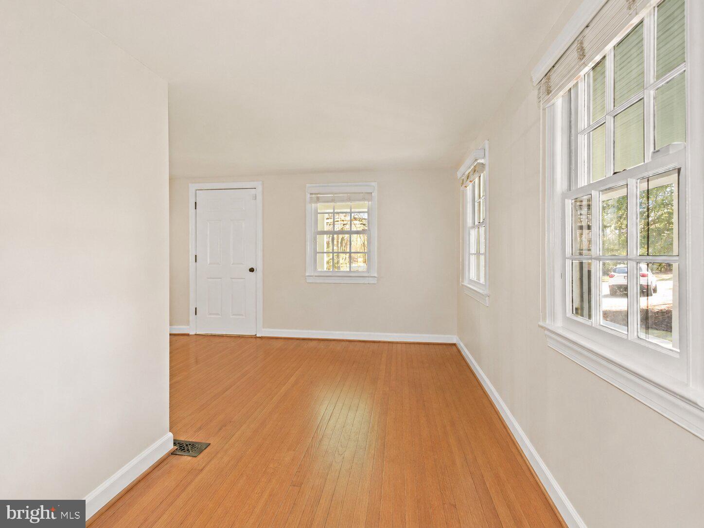 326 Walker Road Great Falls, VA 22066 - Photo 23 of 50