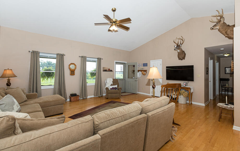 327 Collins Road Paris, KY 40361 - Photo 37 of 73 1F9A6111