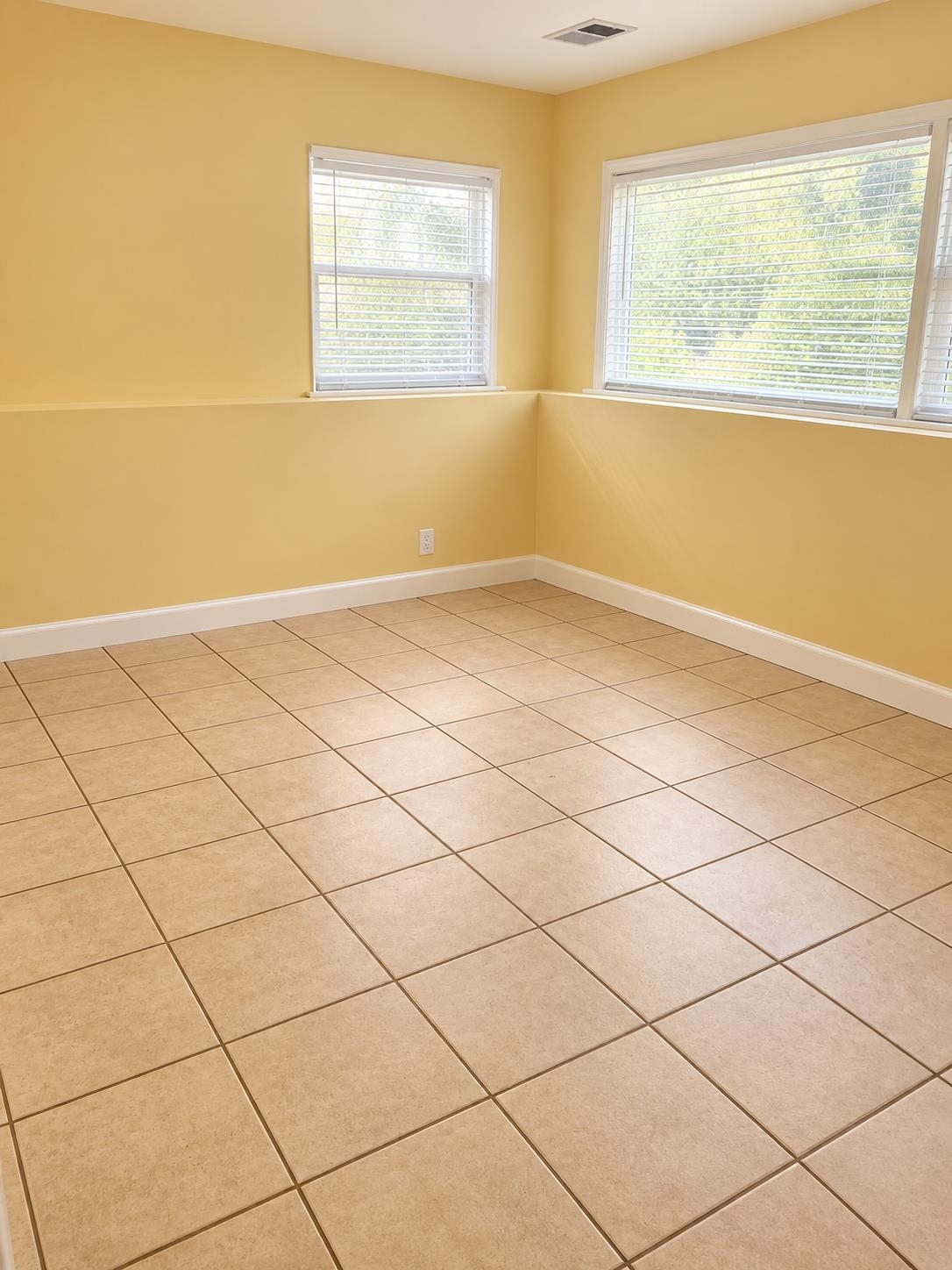 221 Dempster Road Rockford, IL 61108 - Photo 12 of 15 Gallery Image 12