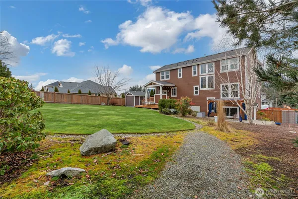 a view of house with garden