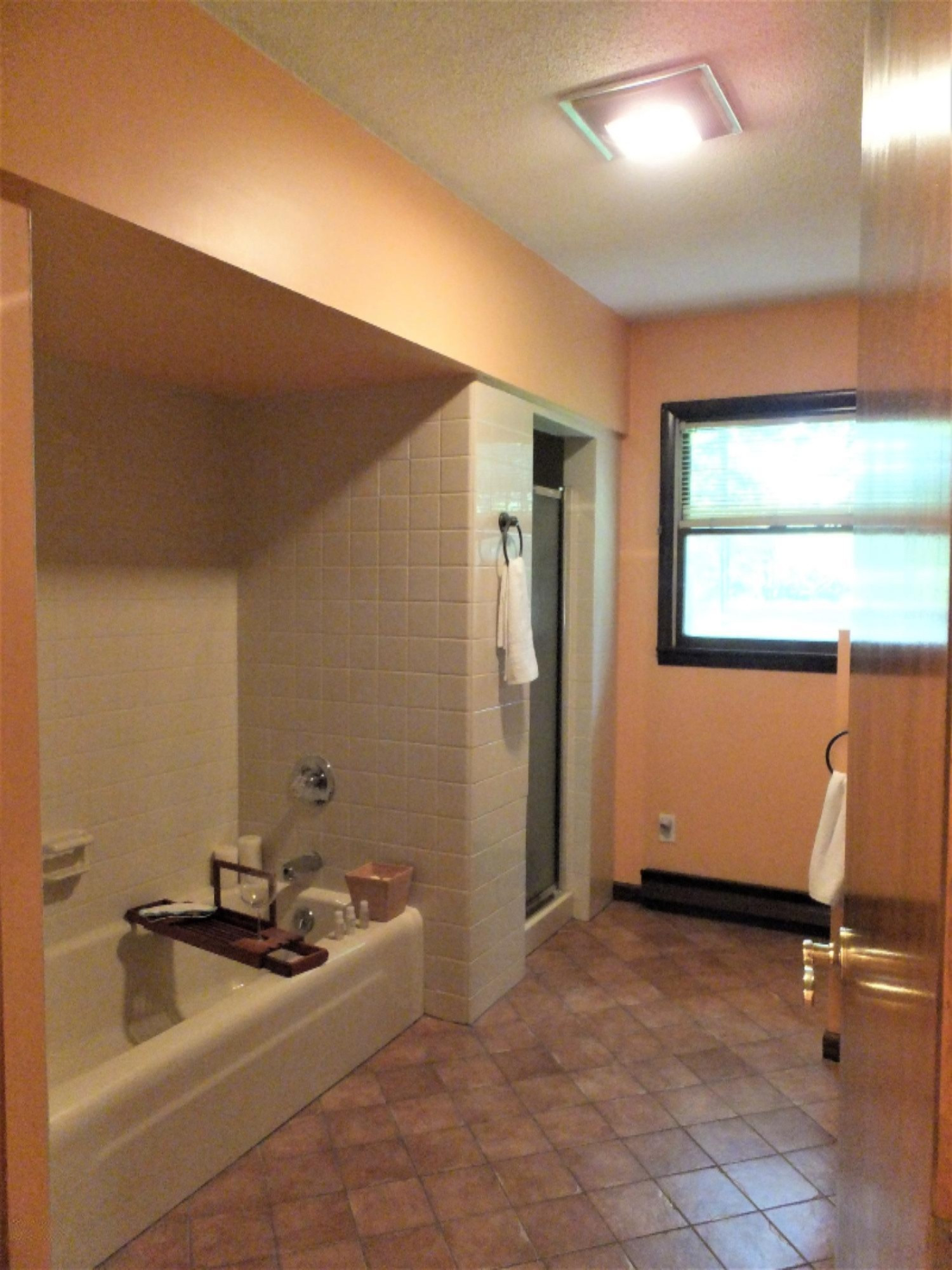 3386 Riverside Road Benton Harbor, MI 49022 - Photo 11 of 45 Main Bathroom