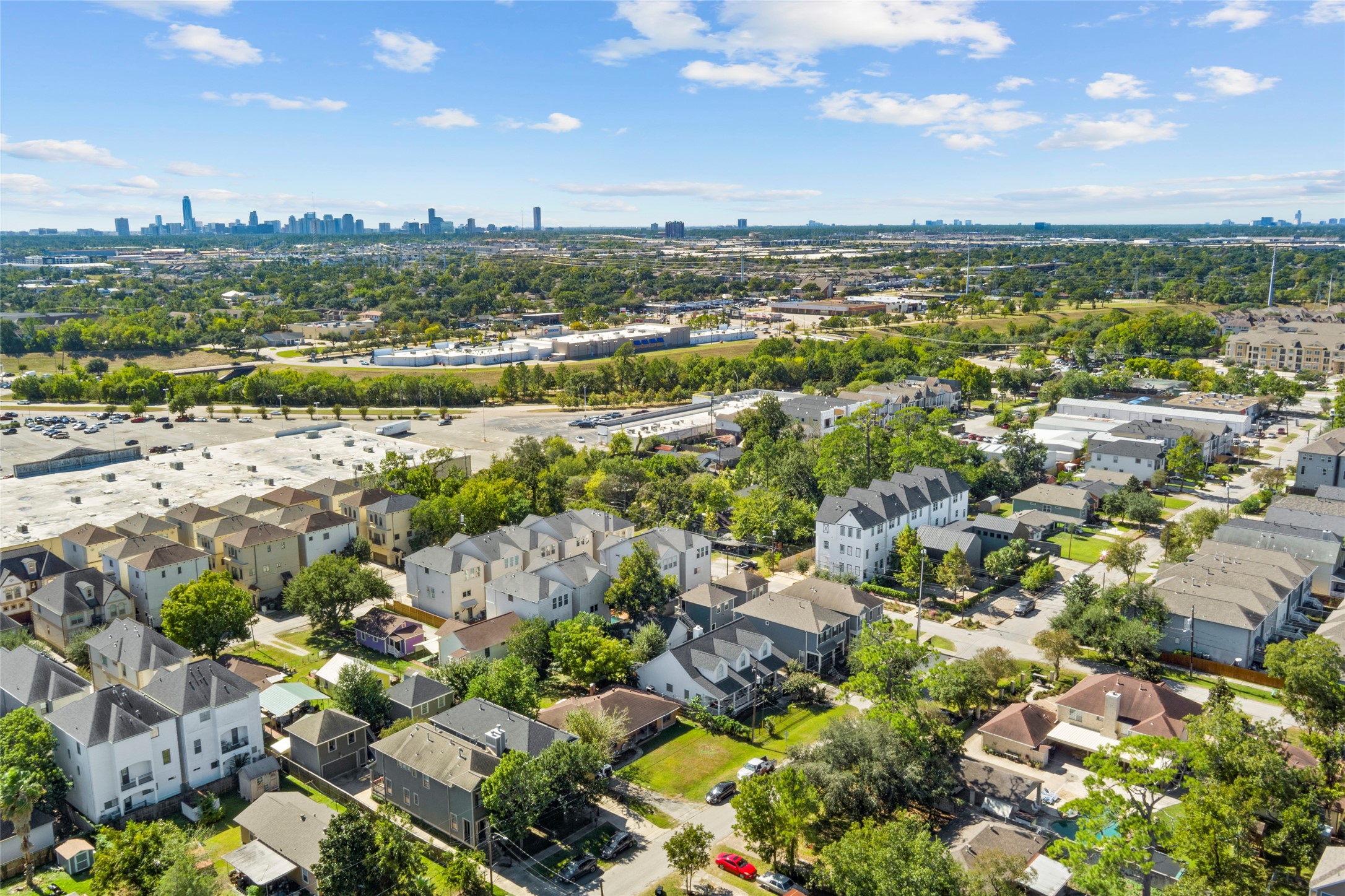 1427 West 22nd Street Houston, TX 77008 - Photo 20 of 23 a view of a city