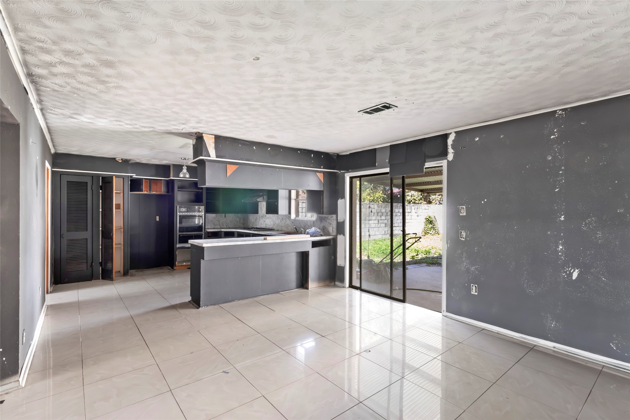1427 West 22nd Street Houston, TX 77008 - Photo 8 of 23 a large white kitchen with a large window and refrigerator