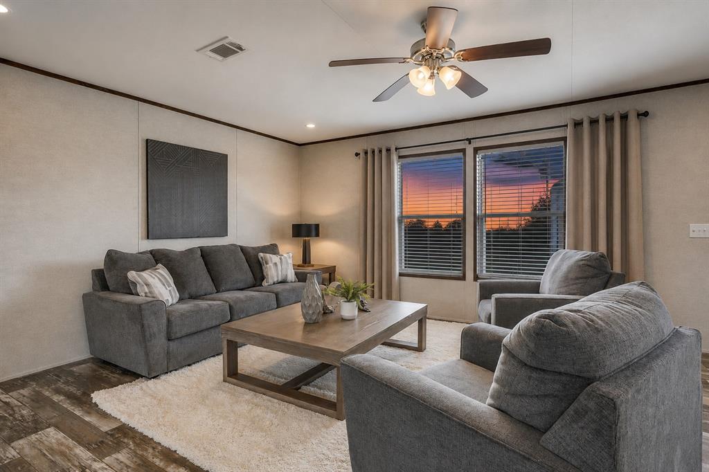 242 Huddleston Road Sunset, TX 76270 - Photo 6 of 25 Gallery Image 6