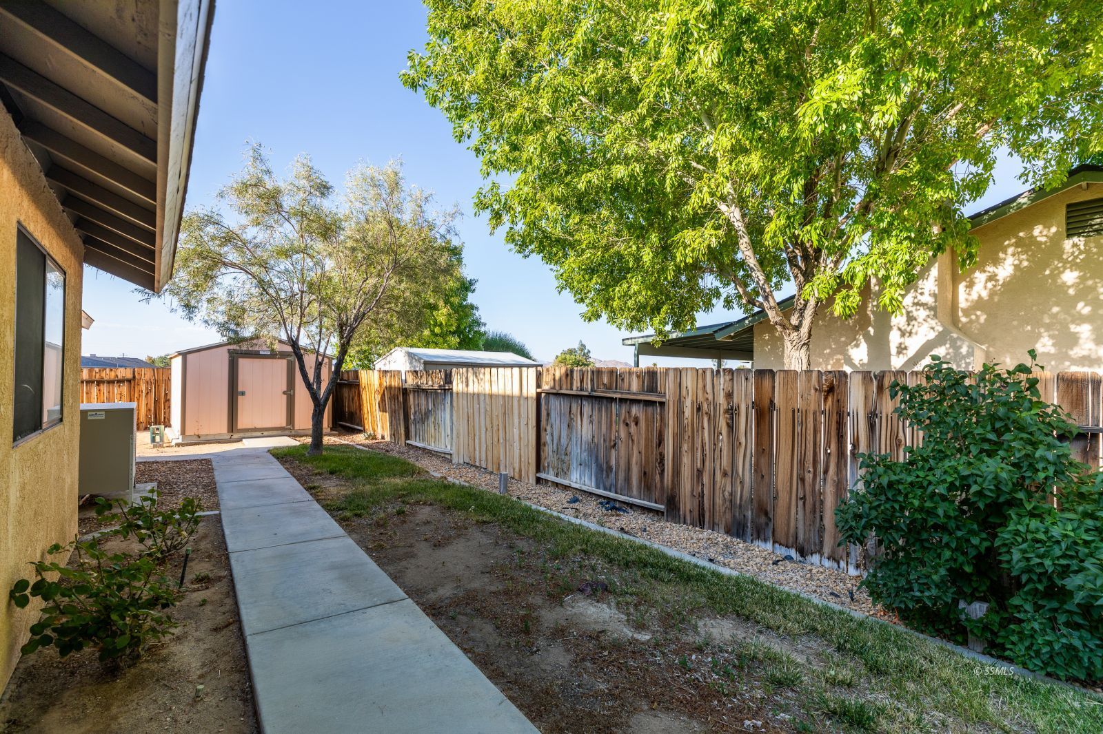 616 Yellow Astor Avenue Ridgecrest, CA 93555 - Photo 26 of 29 a view of backyard with green space