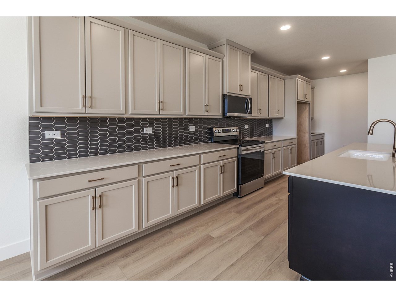 6087 Red Barn Road Timnath, CO 80547 - Photo 21 of 47 EXAMPLE PHOTO: KITCHEN