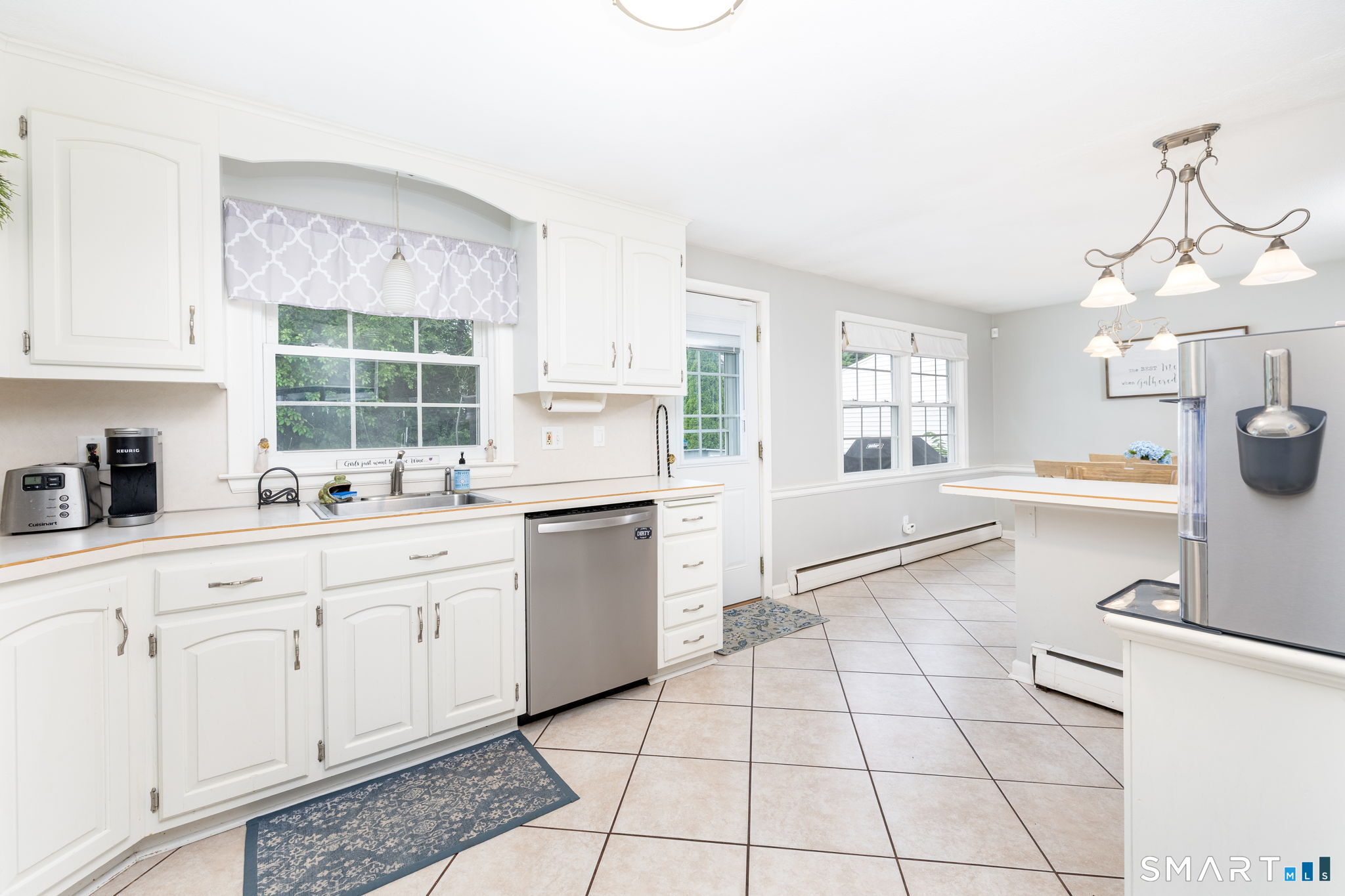 249 Dale Road Wethersfield, CT 06109 - Photo 9 of 36
