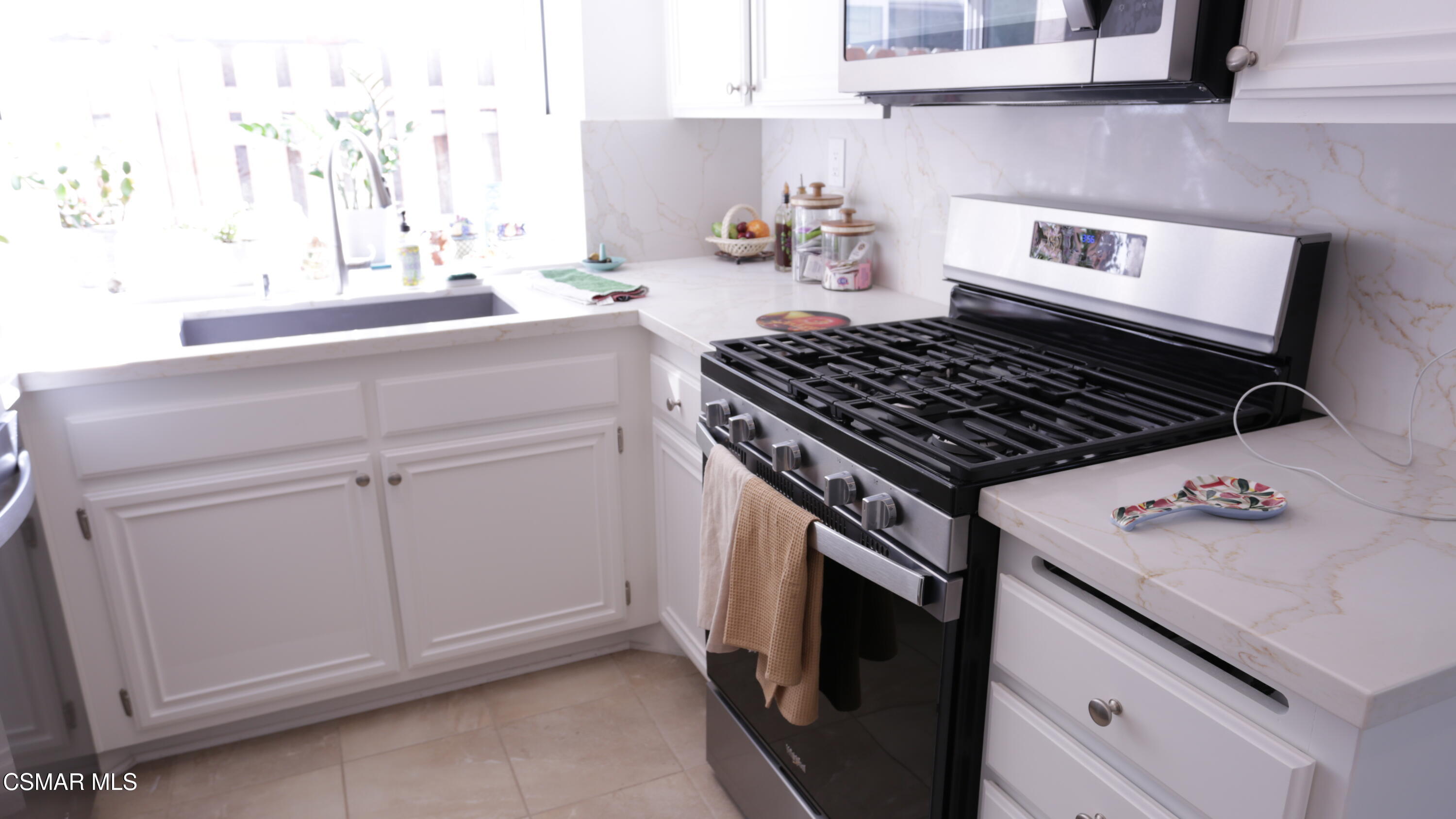 2832 Thicket Place Simi Valley, CA 93065 - Photo 3 of 42 170A4117