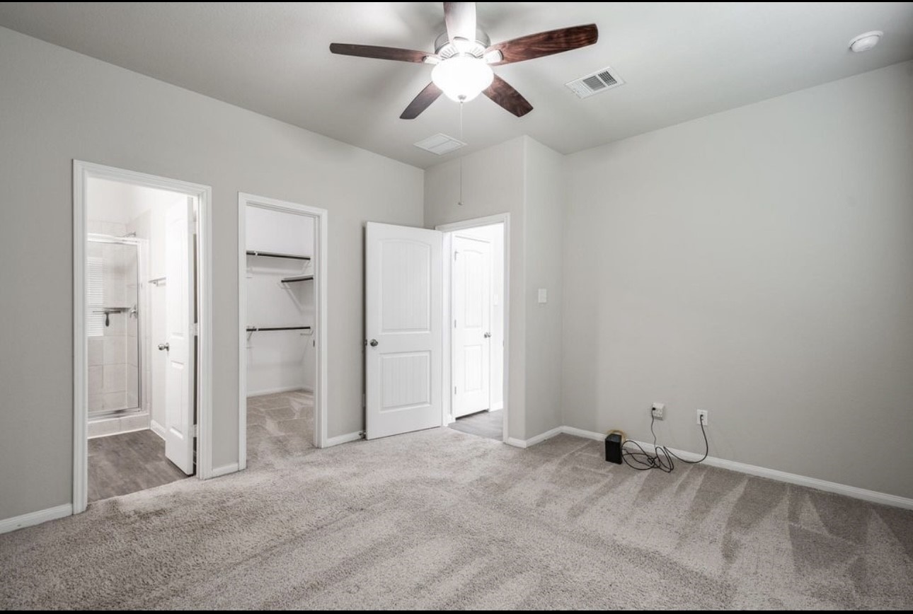 17542 Holroyd Road Humble, TX 77346 - Photo 8 of 16 a view of a livingroom with a chandelier fan