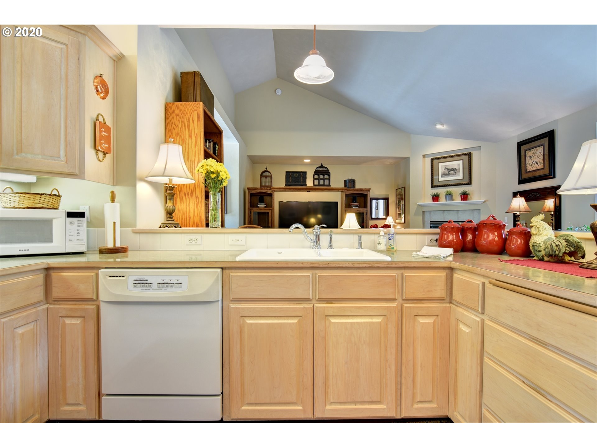1051 South 69th Street Springfield, OR 97478 - Photo 9 of 27