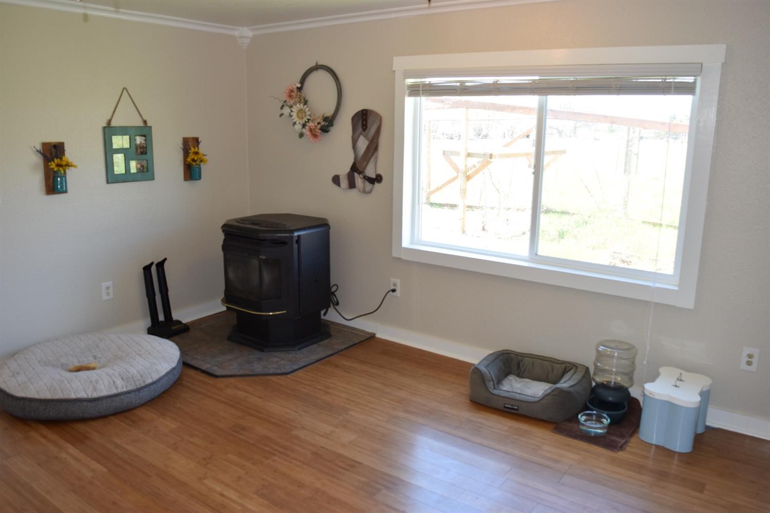 210 Red Road Sutherlin, OR 97479 - Photo 5 of 24 a living room with furniture and a window