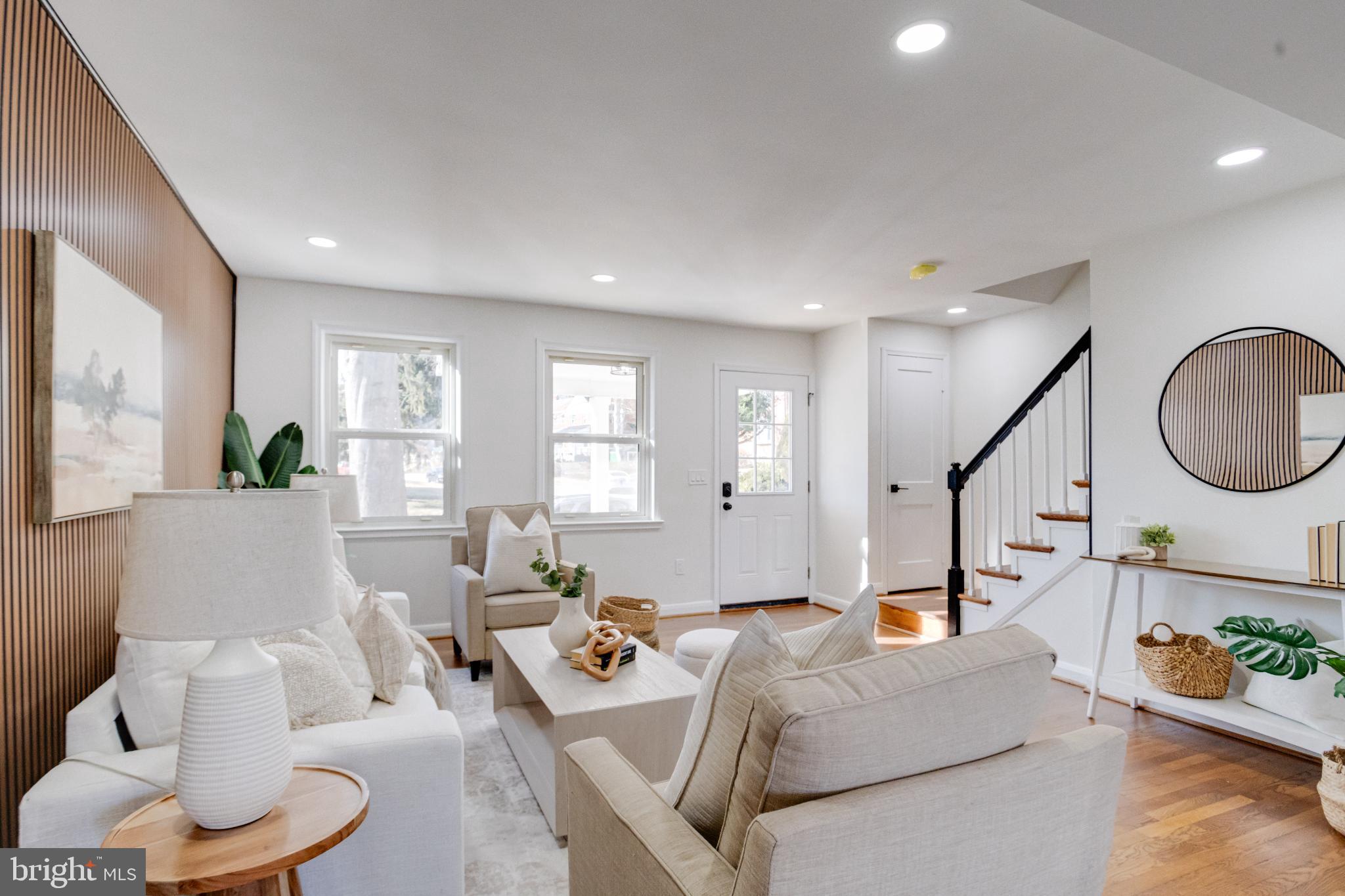 1524 Ramblewood Road Baltimore, MD 21239 - Photo 12 of 83 Living Room