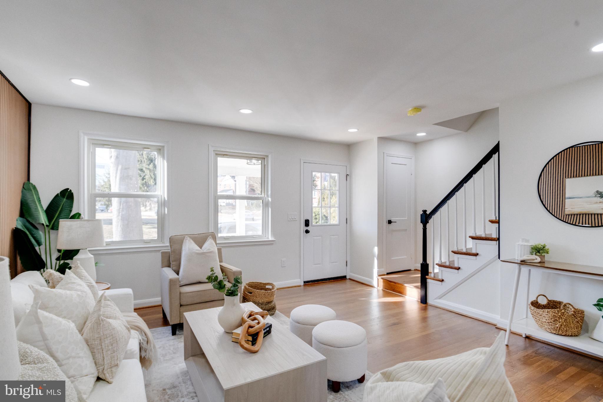 1524 Ramblewood Road Baltimore, MD 21239 - Photo 13 of 83 Living Room
