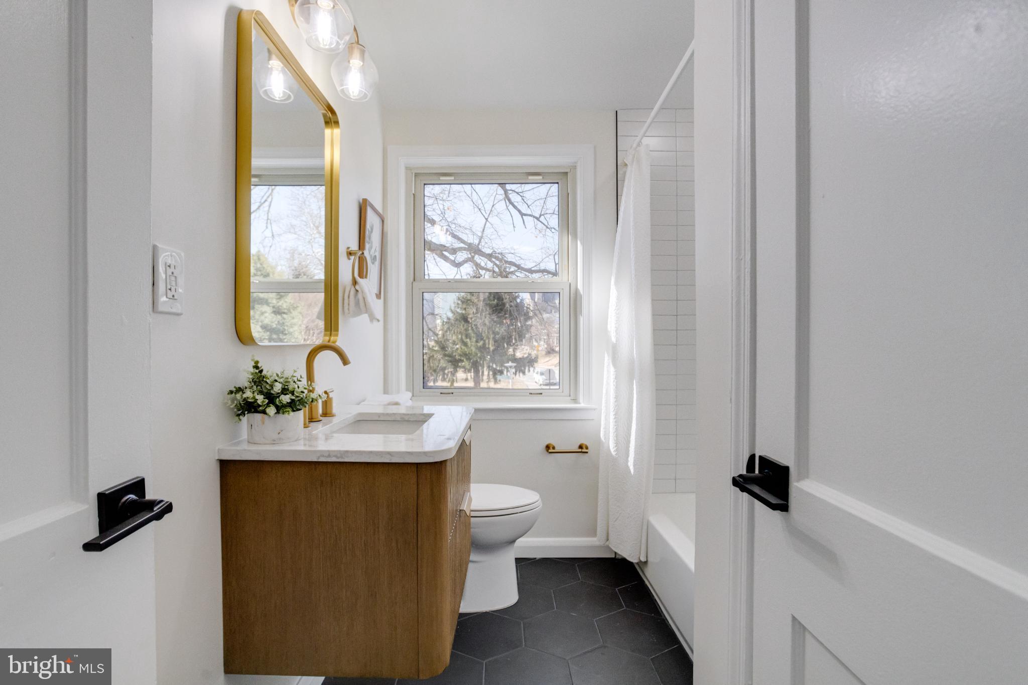 1524 Ramblewood Road Baltimore, MD 21239 - Photo 32 of 83 Upstairs Bathroom - Full