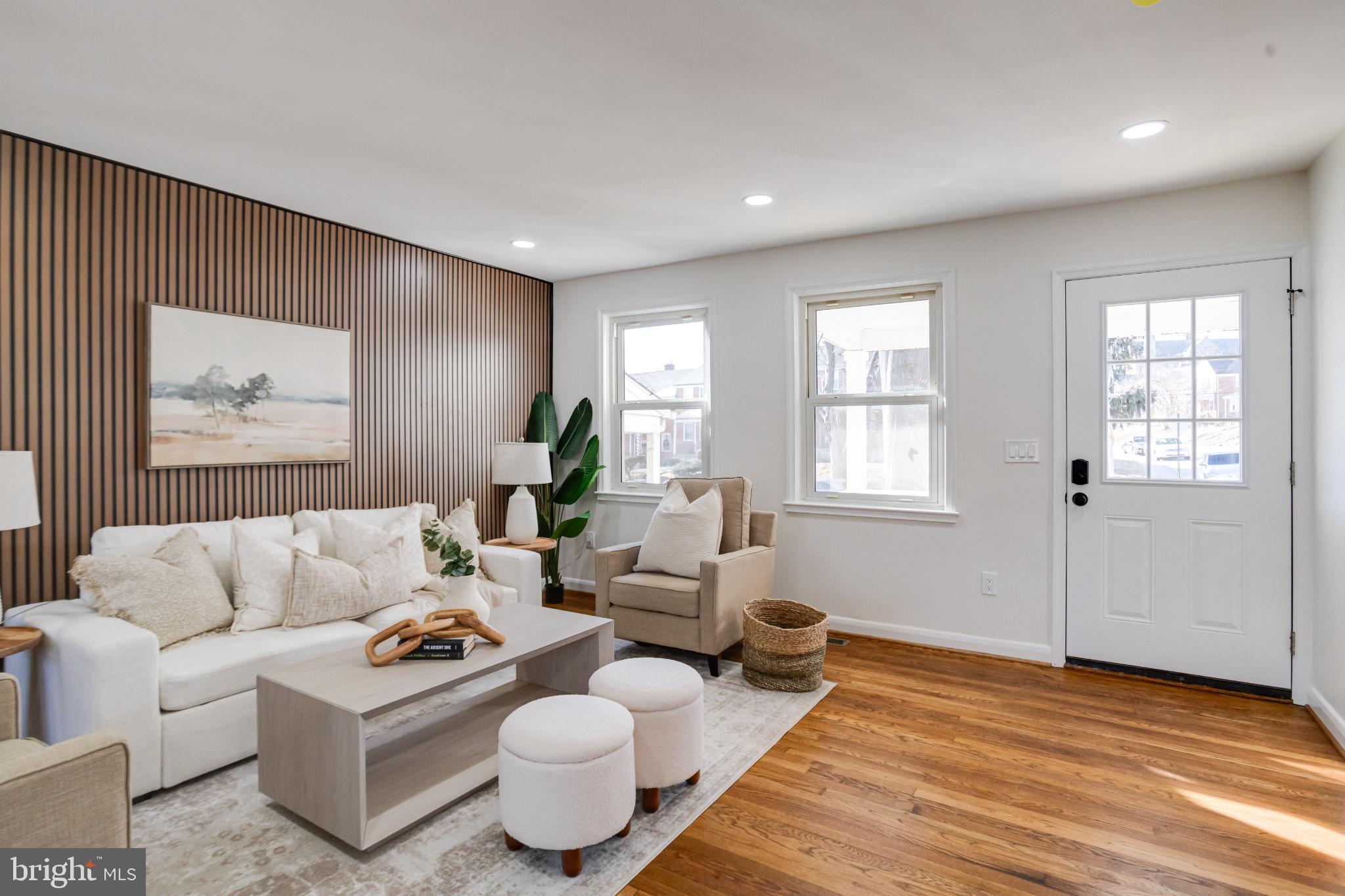 1524 Ramblewood Road Baltimore, MD 21239 - Photo 8 of 83 Living Room