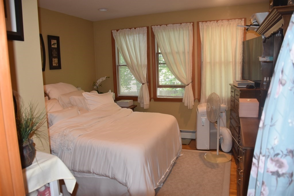 20 Holt Road Holden, MA 01520 - Photo 7 of 32