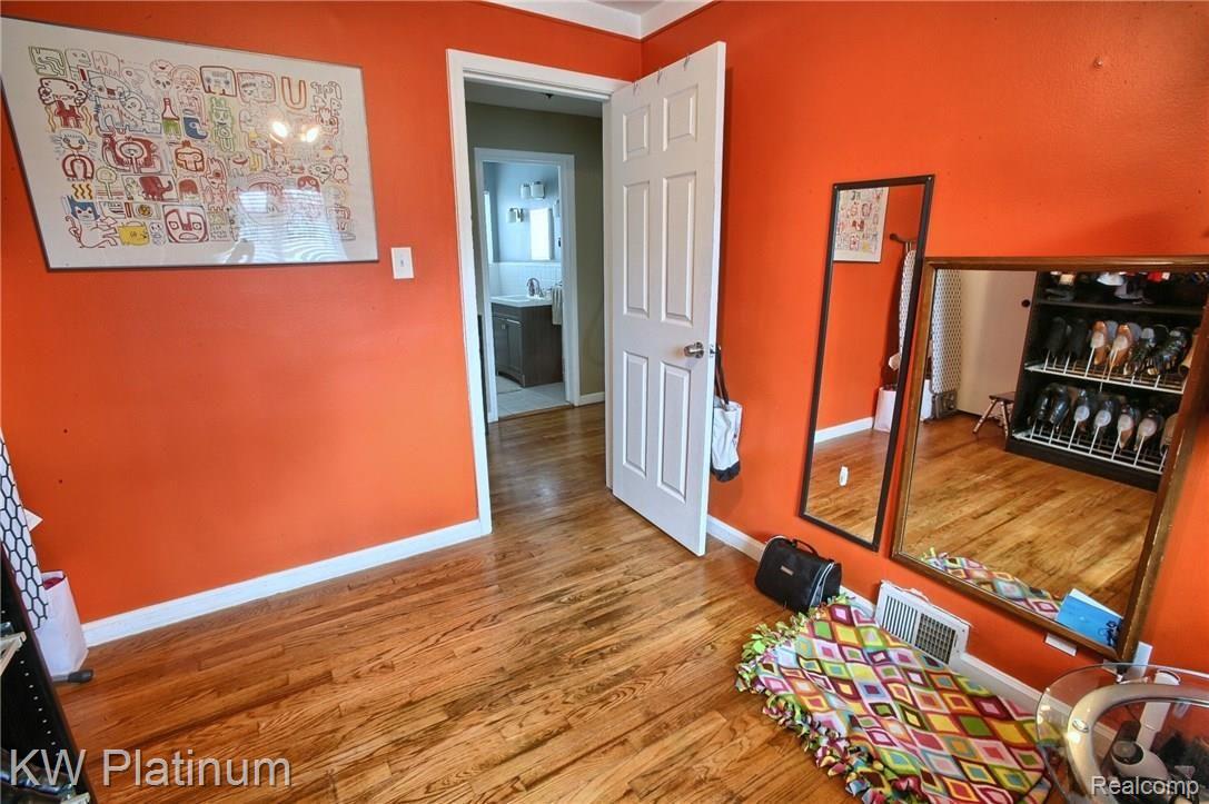 1649 Hampton Road Mount Clemens, MI 48043 - Photo 19 of 22 2nd_Bedroom_2nd_View.jpg