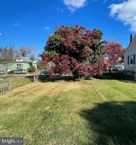 a view of a houses with a garden