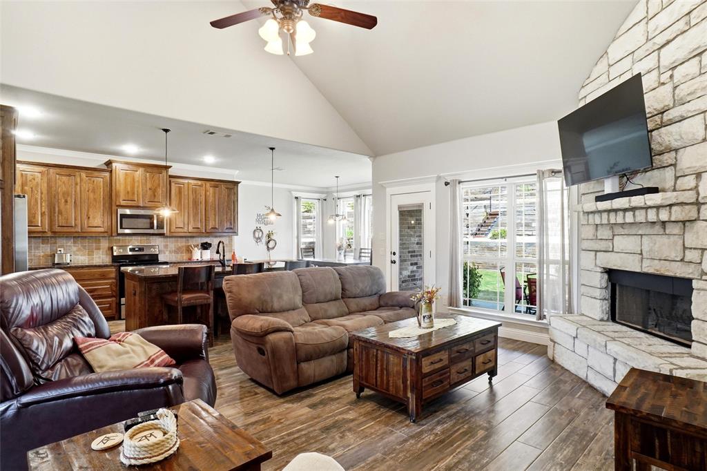 1024 Tex Lane Springtown, TX 76082 - Photo 19 of 40