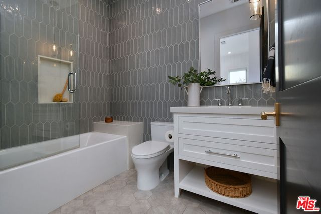 $2,675,000 | 4809 Genesta Avenue, Encino, CA 91316