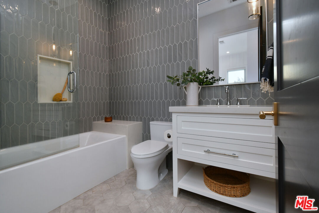 4809 Genesta Avenue Encino, CA 91316 - Photo 34 of 52