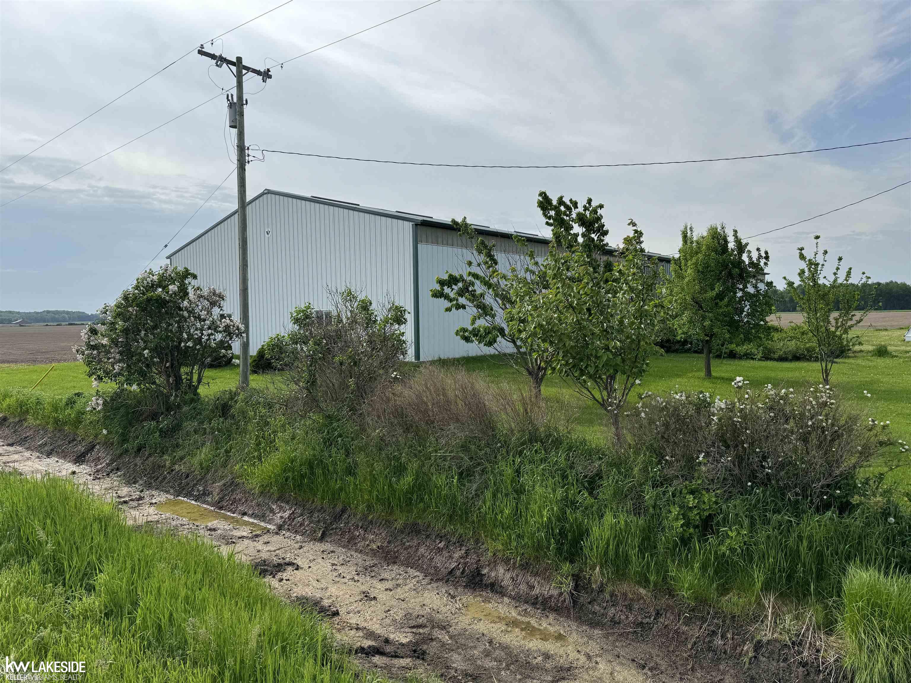 433 Oak Beach Road Kinde, MI 48445 - Photo 5 of 29 50142874-22364328-3f3d-4c20-b6d1-4c2b108cedff.JPG