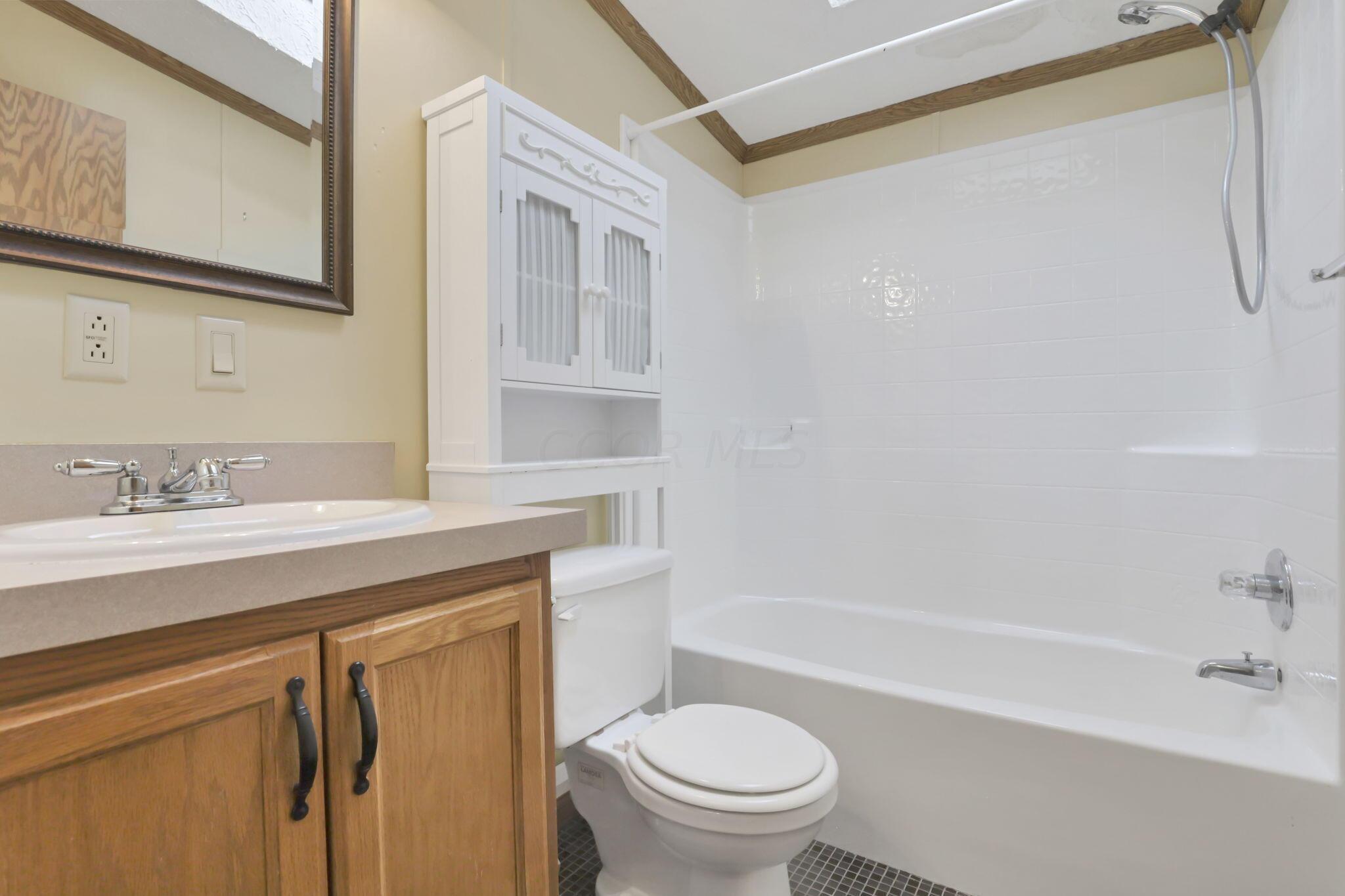 13055 Cooksey Road Utica, OH 43080 - Photo 38 of 84 Bath #2