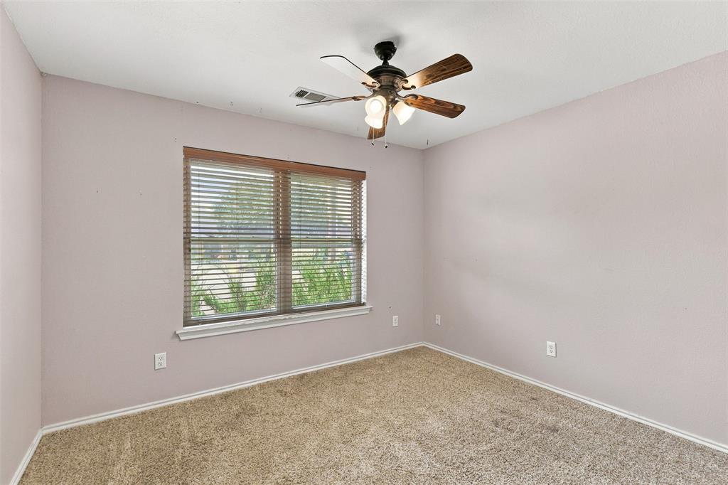 108 Chisolm Trail Court Springtown, TX 76082 - Photo 9 of 32 Gallery Image 9