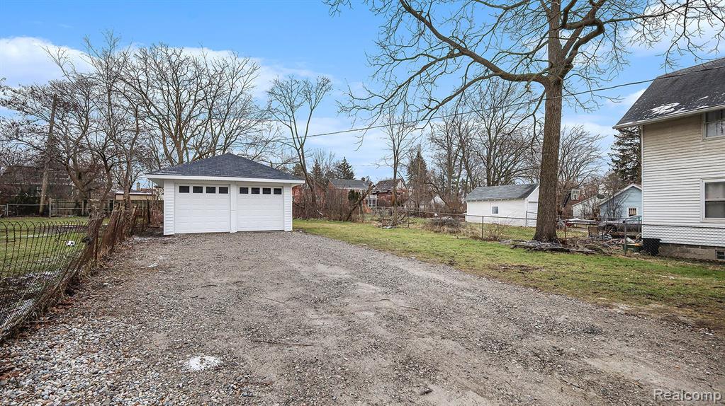 369 West Iroquois Road Pontiac, MI 48341 - Photo 5 of 23 Gallery Image 5