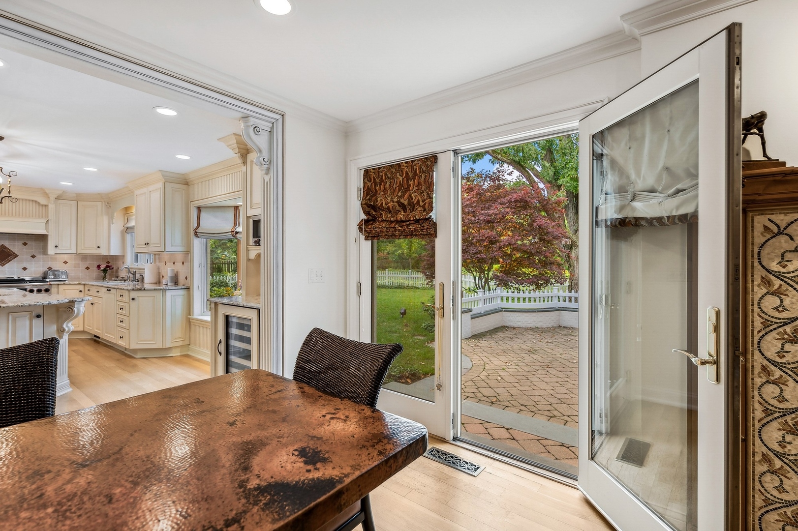 36 Wimbledon Road Lake Bluff, IL 60044 - Photo 15 of 34 a living room with furniture and a floor to ceiling window