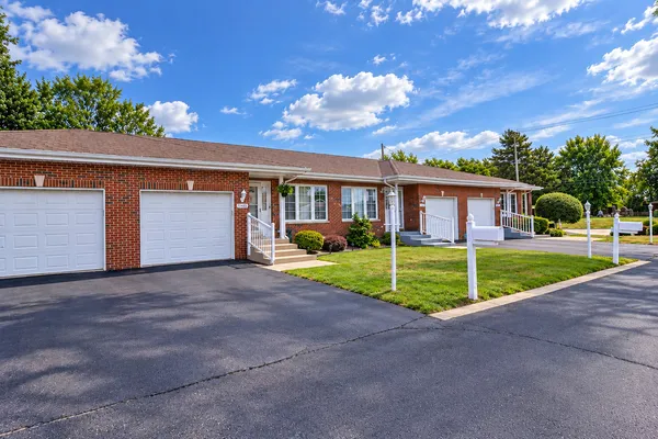 $230,000 | 11455 Crossings Court, Alsip, IL 60803
